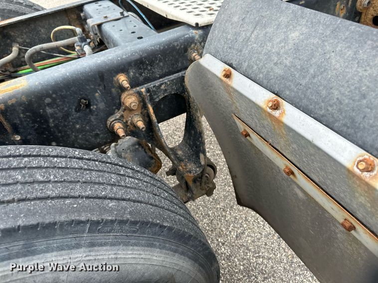 image for item EB2797 2010 International Prostar truck cab and chassis