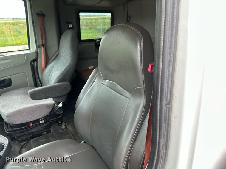 image for item EB2797 2010 International Prostar truck cab and chassis