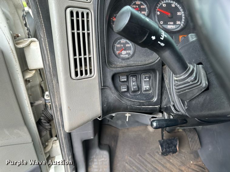 image for item EB2797 2010 International Prostar truck cab and chassis