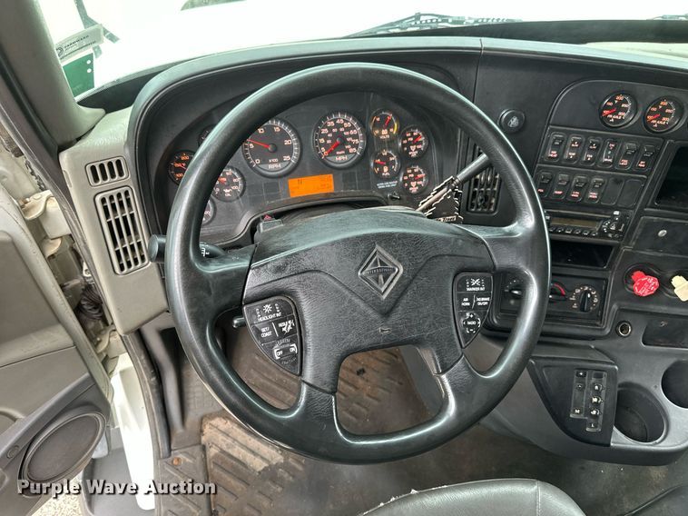 image for item EB2797 2010 International Prostar truck cab and chassis