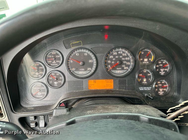 image for item EB2797 2010 International Prostar truck cab and chassis