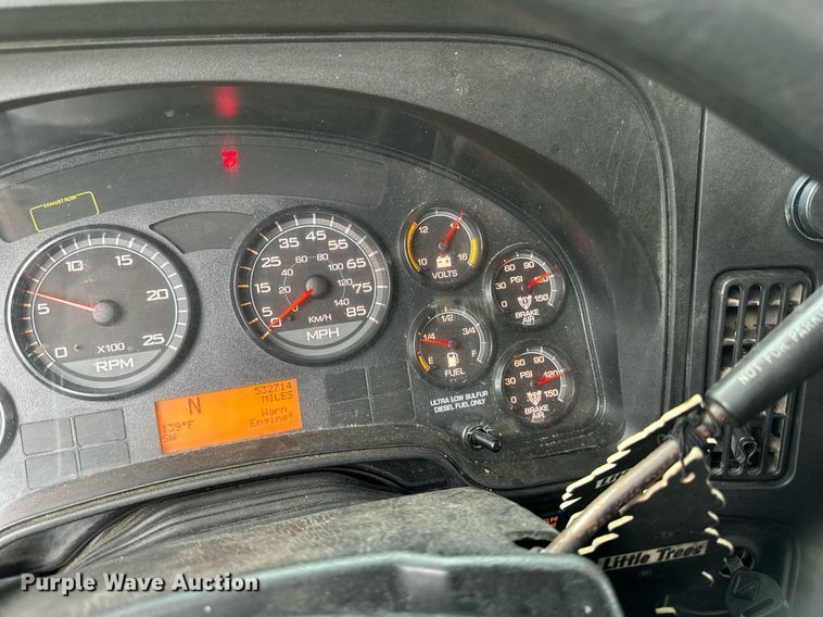 image for item EB2797 2010 International Prostar truck cab and chassis