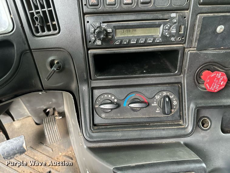 image for item EB2797 2010 International Prostar truck cab and chassis