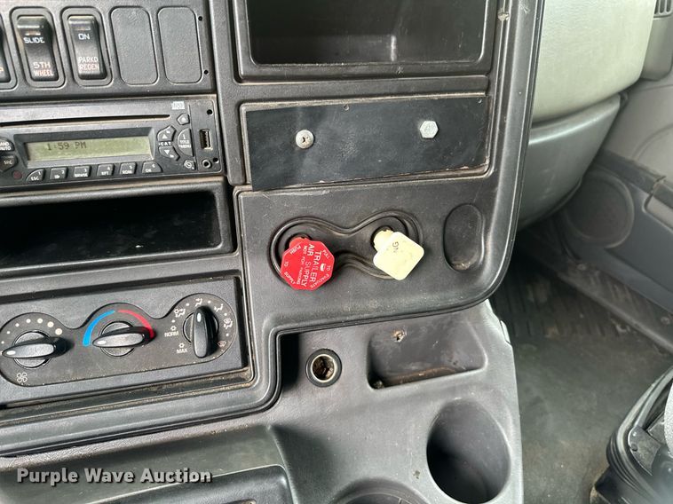 image for item EB2797 2010 International Prostar truck cab and chassis