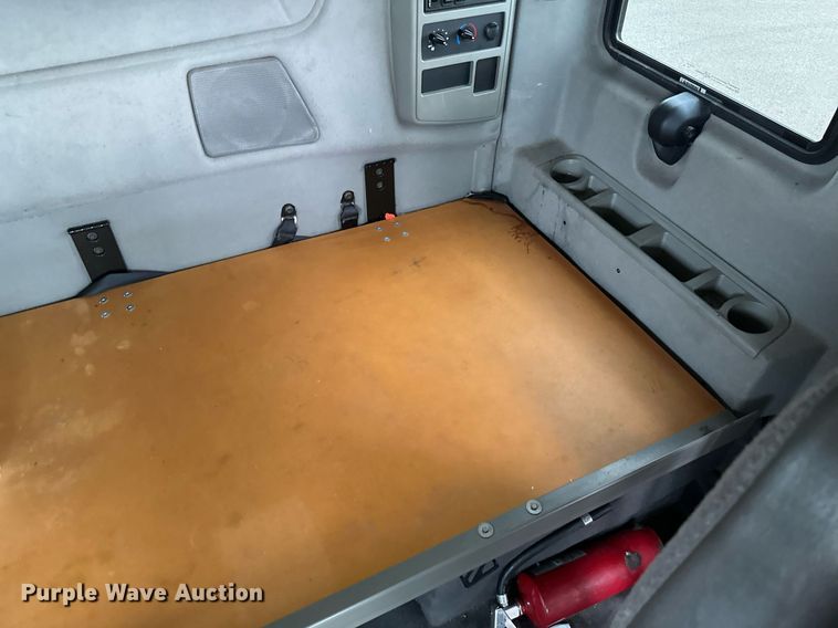 image for item EB2797 2010 International Prostar truck cab and chassis