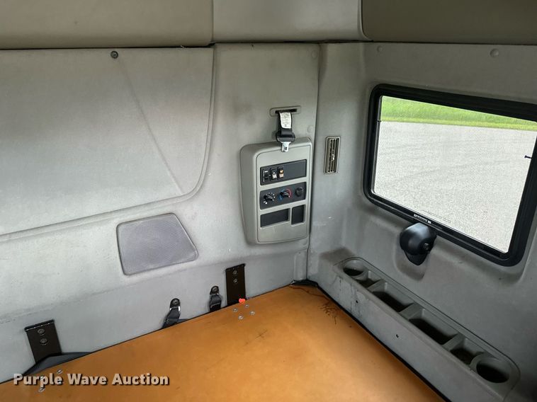 image for item EB2797 2010 International Prostar truck cab and chassis