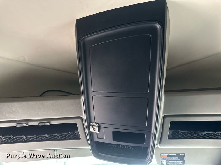 image for item EB2797 2010 International Prostar truck cab and chassis