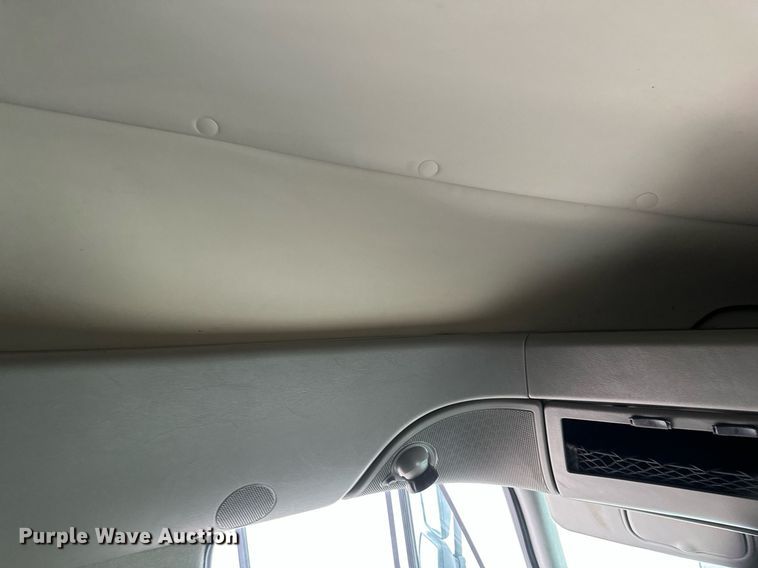 image for item EB2797 2010 International Prostar truck cab and chassis