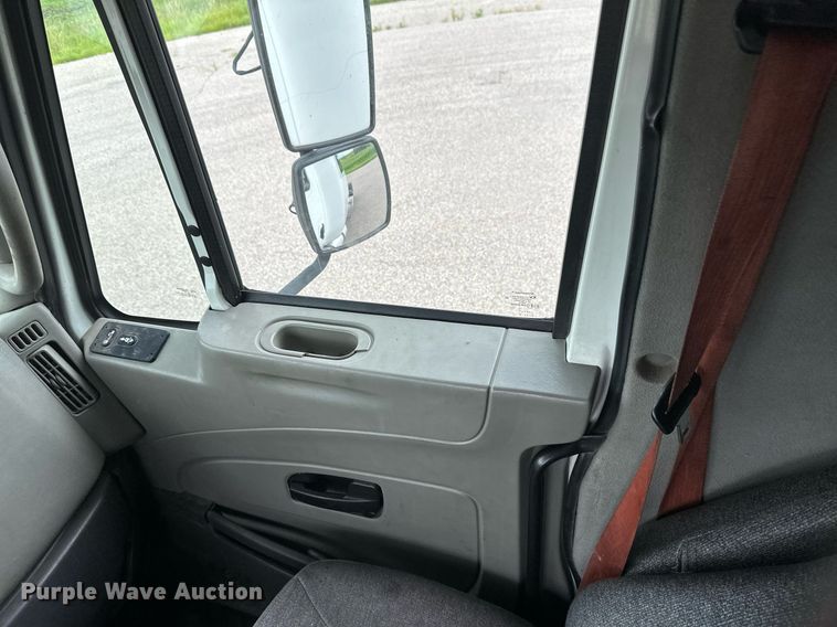 image for item EB2797 2010 International Prostar truck cab and chassis