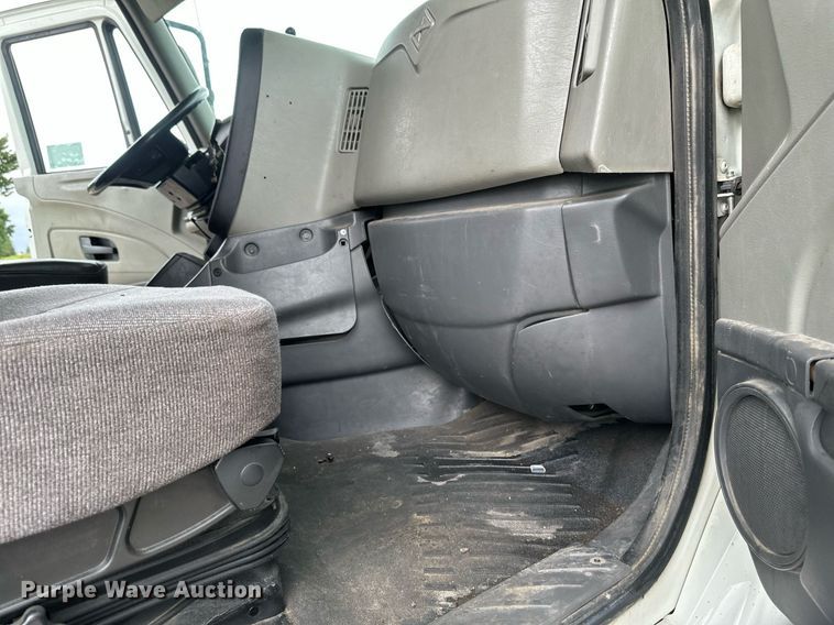 image for item EB2797 2010 International Prostar truck cab and chassis