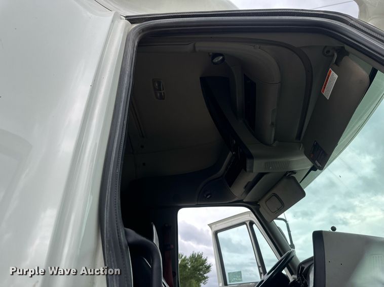 image for item EB2797 2010 International Prostar truck cab and chassis