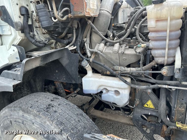 image for item EB2797 2010 International Prostar truck cab and chassis