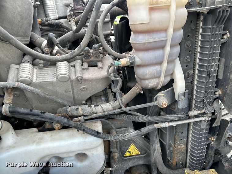 image for item EB2797 2010 International Prostar truck cab and chassis