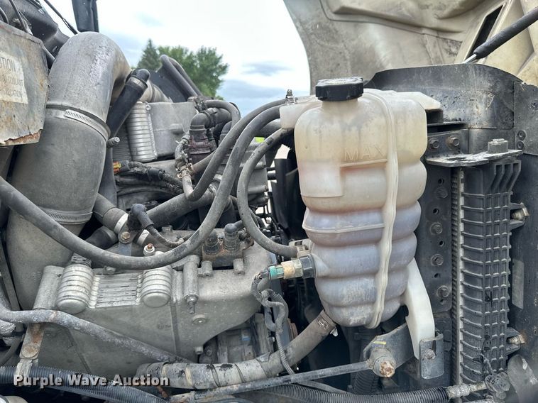 image for item EB2797 2010 International Prostar truck cab and chassis