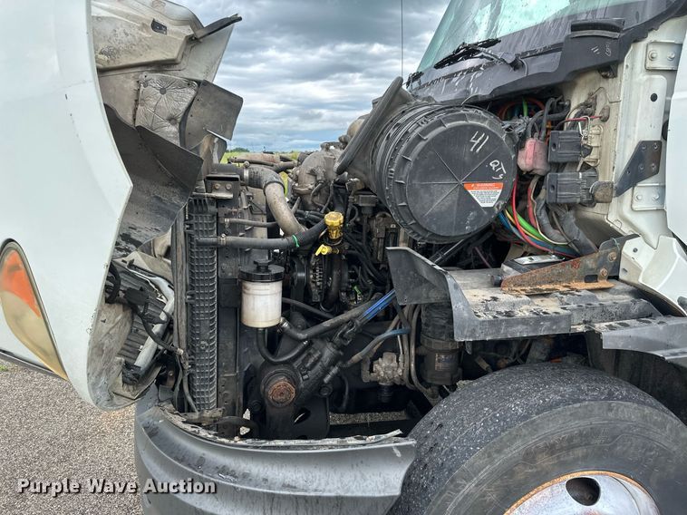 image for item EB2797 2010 International Prostar truck cab and chassis