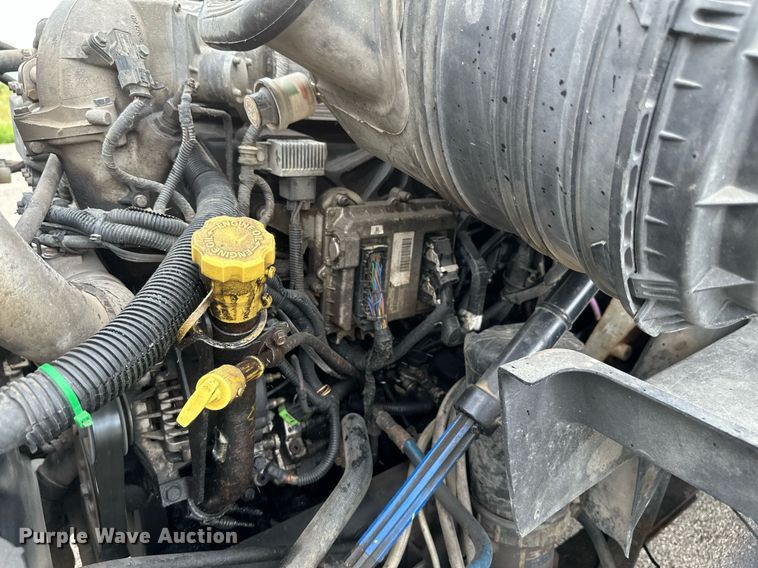 image for item EB2797 2010 International Prostar truck cab and chassis