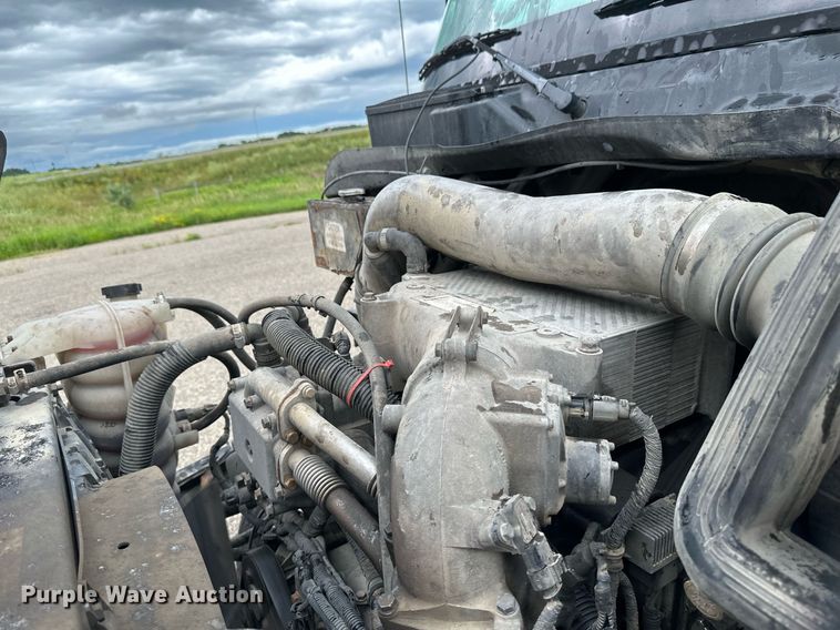 image for item EB2797 2010 International Prostar truck cab and chassis