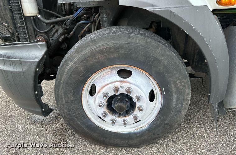 image for item EB2797 2010 International Prostar truck cab and chassis