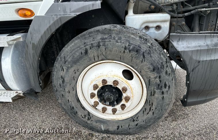 image for item EB2797 2010 International Prostar truck cab and chassis