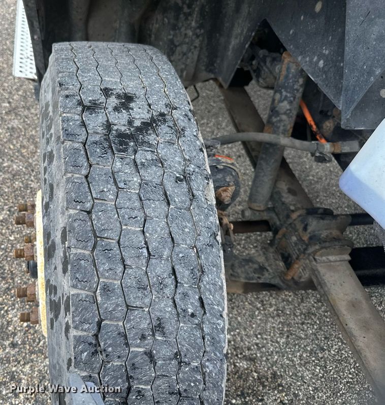 image for item EB2797 2010 International Prostar truck cab and chassis