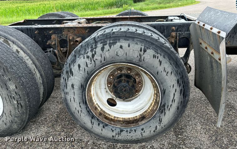 image for item EB2797 2010 International Prostar truck cab and chassis