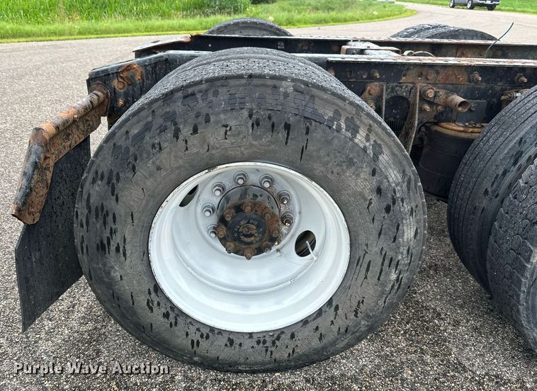 image for item EB2797 2010 International Prostar truck cab and chassis