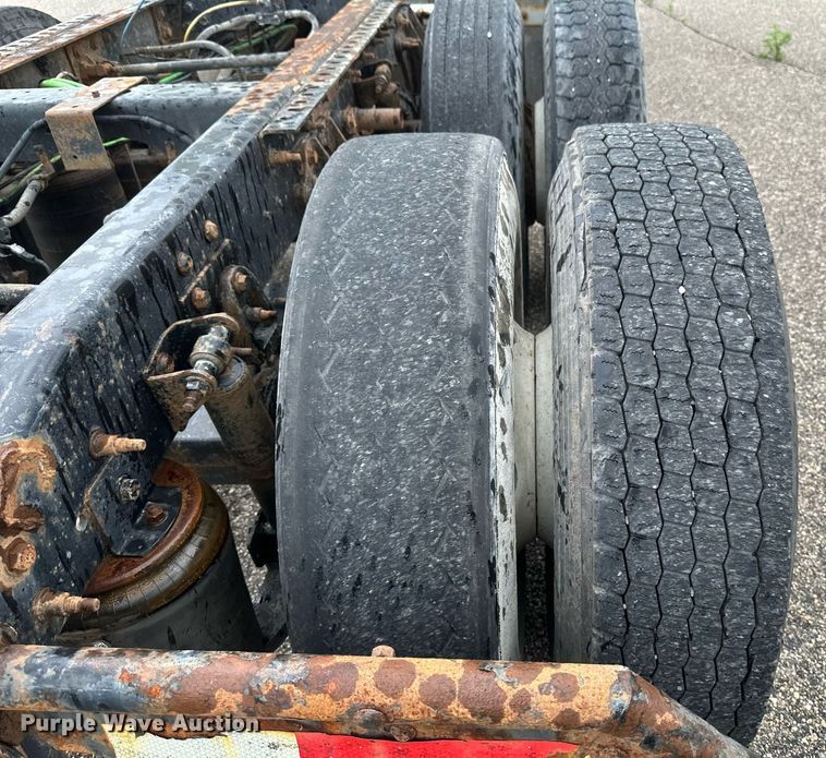 image for item EB2797 2010 International Prostar truck cab and chassis