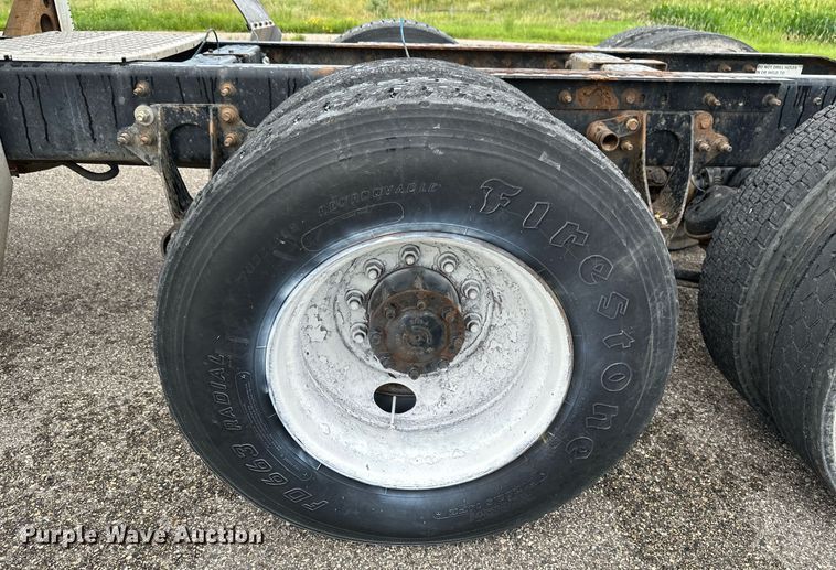 image for item EB2797 2010 International Prostar truck cab and chassis