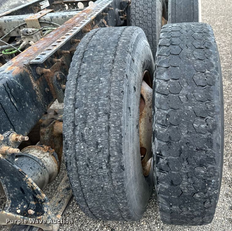 image for item EB2797 2010 International Prostar truck cab and chassis