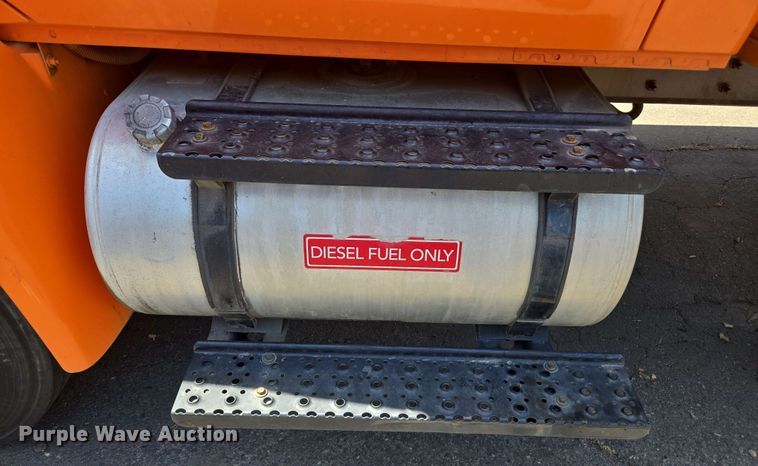 image for item EC0979 2012 International 4300  box truck