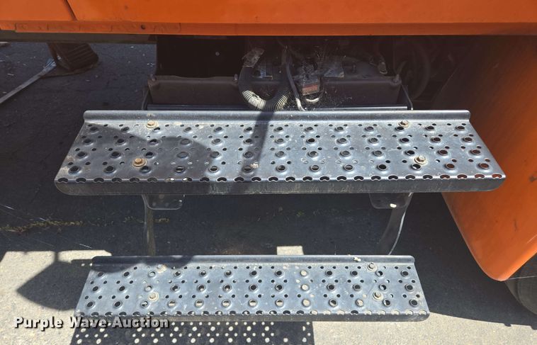 image for item EC0979 2012 International 4300  box truck