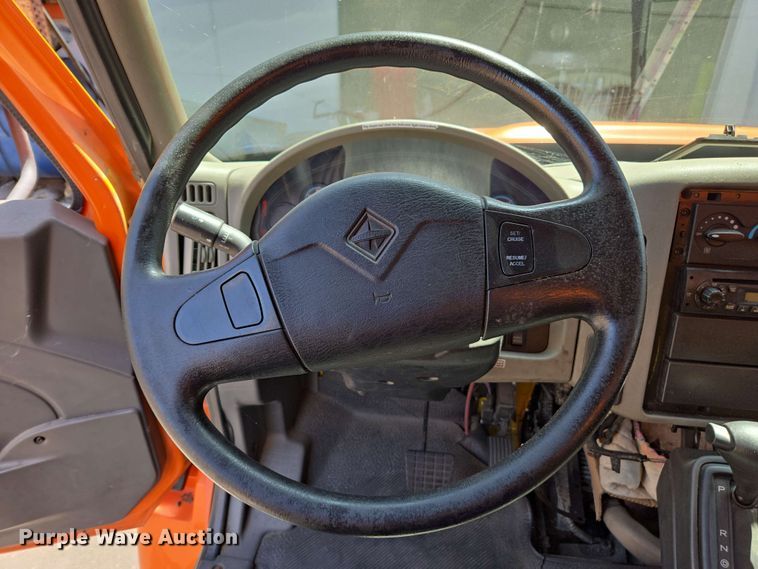 image for item EC0979 2012 International 4300  box truck