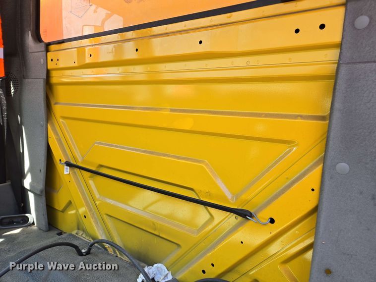 image for item EC0979 2012 International 4300  box truck