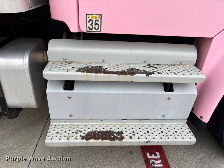 image for item EC1081 2013 Freightliner M2 box truck