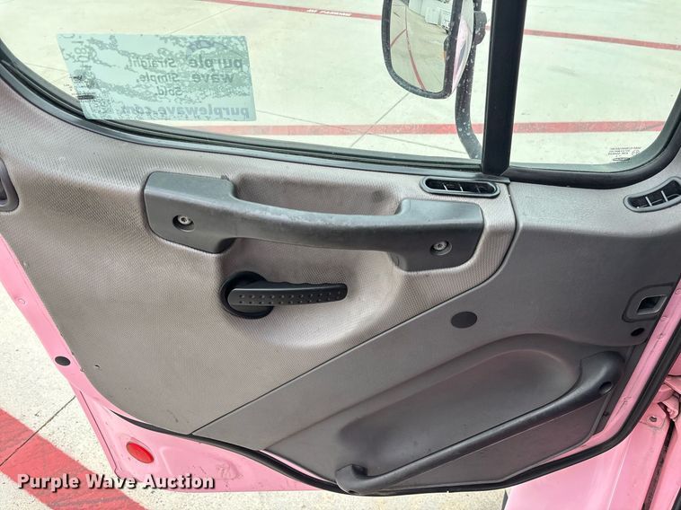 image for item EC1081 2013 Freightliner M2 box truck