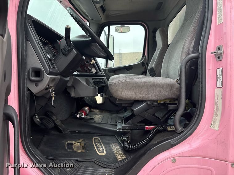 image for item EC1081 2013 Freightliner M2 box truck