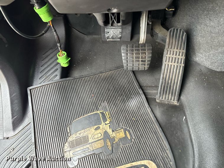 image for item EC1081 2013 Freightliner M2 box truck