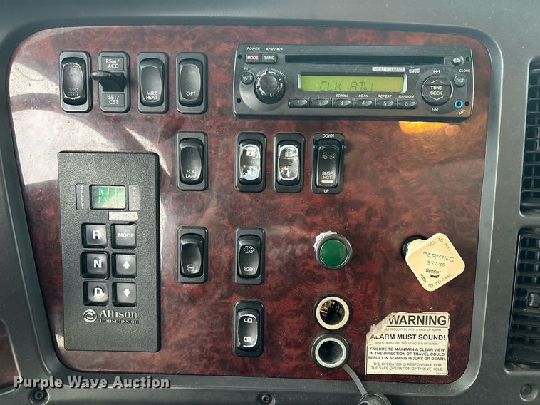 image for item EC1081 2013 Freightliner M2 box truck