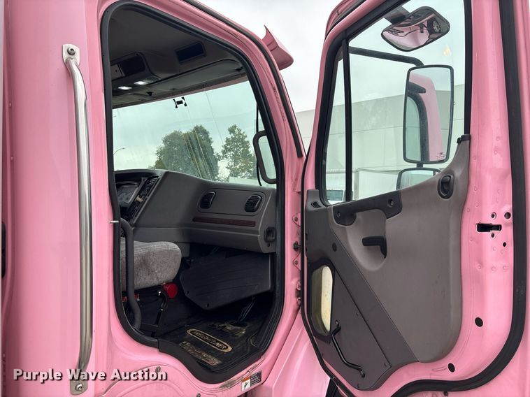 image for item EC1081 2013 Freightliner M2 box truck