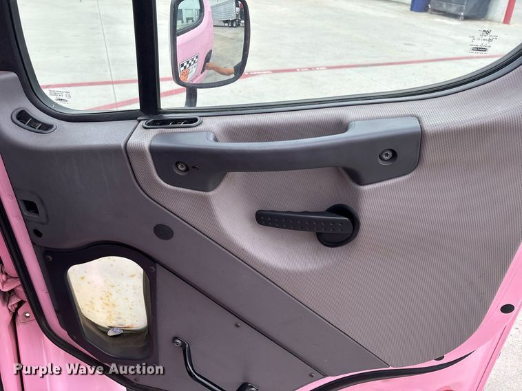 image for item EC1081 2013 Freightliner M2 box truck