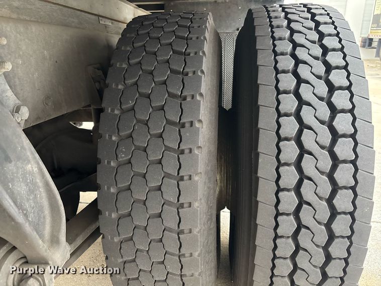 image for item EC1081 2013 Freightliner M2 box truck