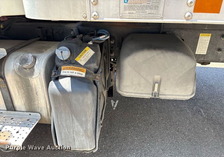 image for item EC1084 2014 Freightliner M2106 box truck