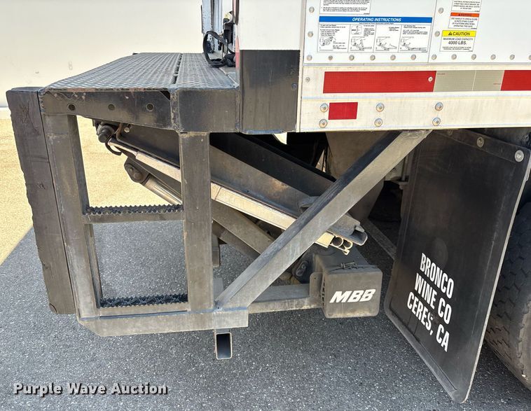 image for item EC1084 2014 Freightliner M2106 box truck