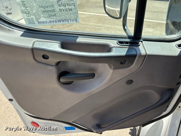 image for item EC1084 2014 Freightliner M2106 box truck