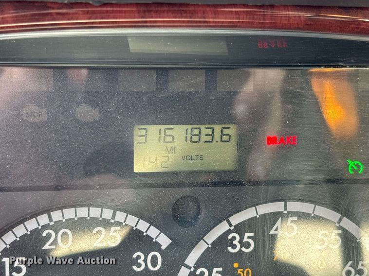 image for item EC1084 2014 Freightliner M2106 box truck