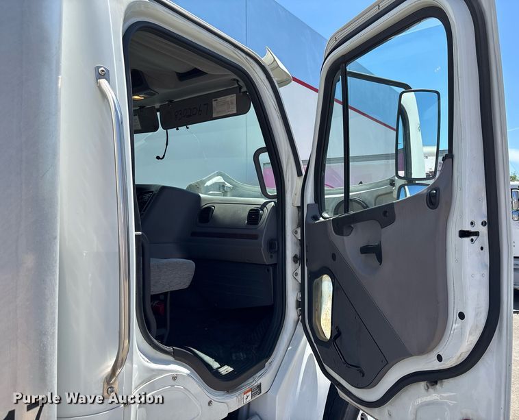 image for item EC1084 2014 Freightliner M2106 box truck