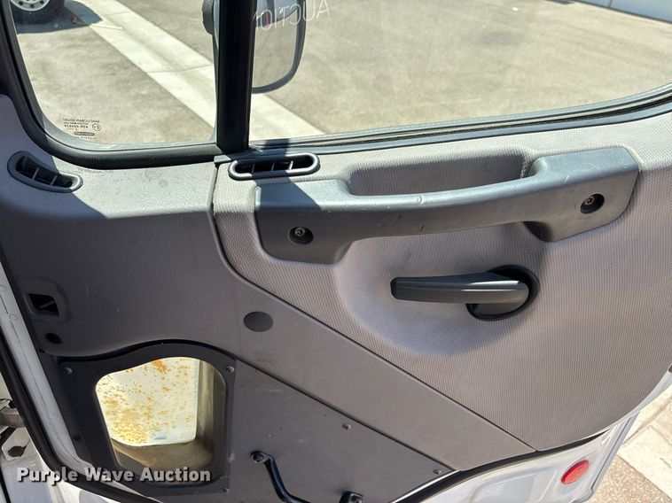 image for item EC1084 2014 Freightliner M2106 box truck