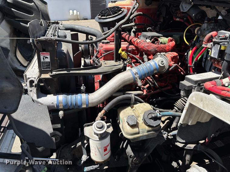 image for item EC1084 2014 Freightliner M2106 box truck