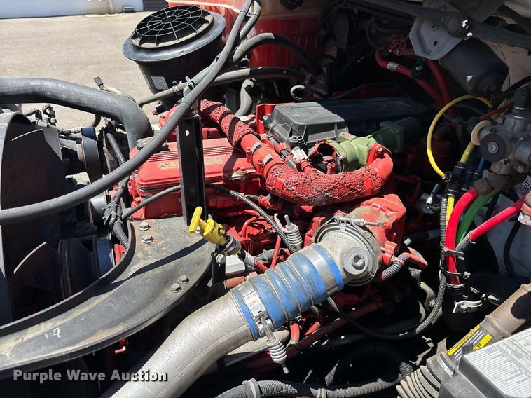 image for item EC1084 2014 Freightliner M2106 box truck