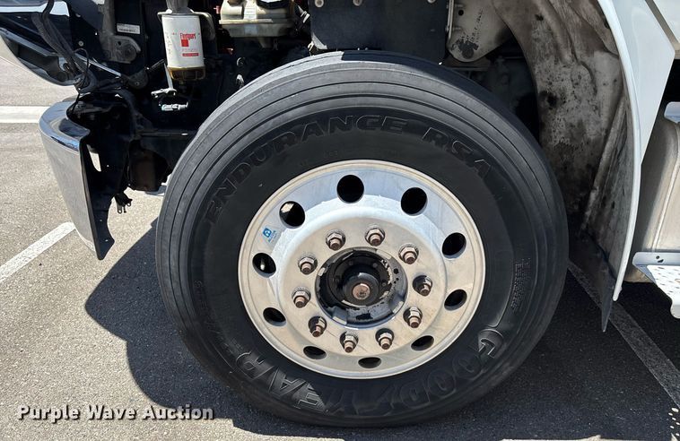 image for item EC1084 2014 Freightliner M2106 box truck